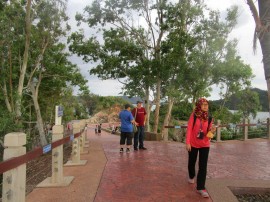 A visit by the ASEAN group to the standing Buddha overlooking Kung Wiman Bay